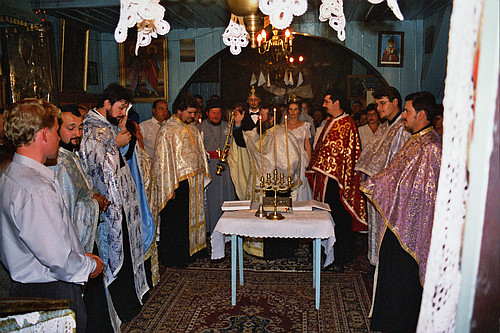 © <a href='http://rtol.de' title='Dynamische Webseiten mit (X)HTML, PHP, MySQL und CSS für Ihren Internet-Auftritt' target='_blank'>Thiel-IT</a>
Orthodoxe Hochzeit
August 2002
Rumänienfotos