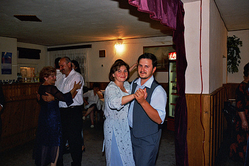 © <a href='http://rtol.de' title='Dynamische Webseiten mit (X)HTML, PHP, MySQL und CSS für Ihren Internet-Auftritt' target='_blank'>Thiel-IT</a>
Orthodoxe Hochzeit
August 2002
Rumänienfotos
