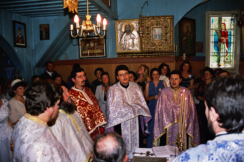 © <a href='http://rtol.de' title='Dynamische Webseiten mit (X)HTML, PHP, MySQL und CSS für Ihren Internet-Auftritt' target='_blank'>Thiel-IT</a>
Orthodoxe Hochzeit
August 2002
Rumänienfotos