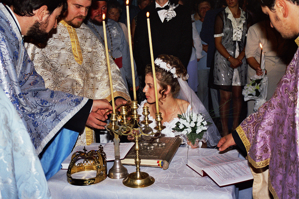 © <a href='http://rtol.de' title='Dynamische Webseiten mit (X)HTML, PHP, MySQL und CSS für Ihren Internet-Auftritt' target='_blank'>Thiel-IT</a>
Orthodoxe Hochzeit
August 2002
Rumänienfotos