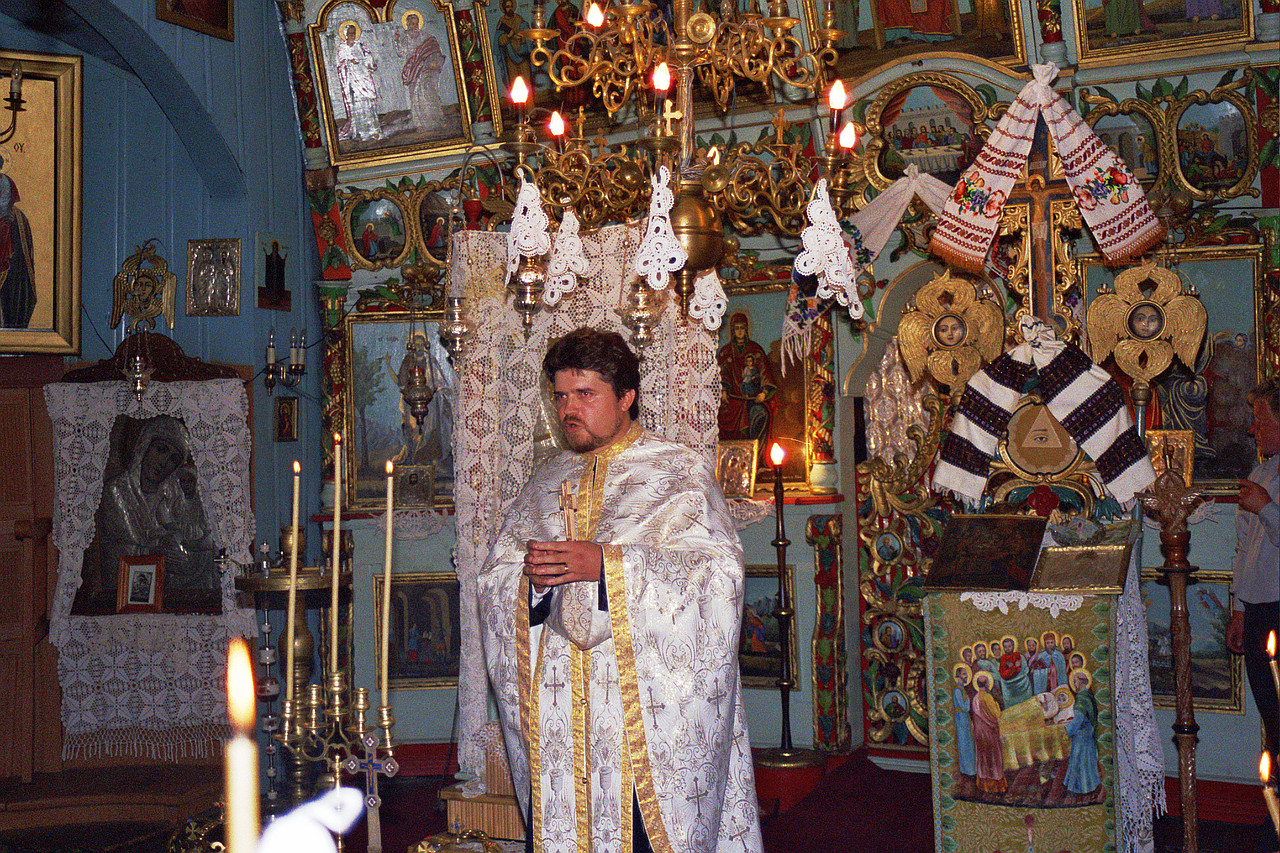 © <a href='http://rtol.de' title='Dynamische Webseiten mit (X)HTML, PHP, MySQL und CSS für Ihren Internet-Auftritt' target='_blank'>Thiel-IT</a>
Orthodoxe Hochzeit
August 2002
Rumänienfotos
