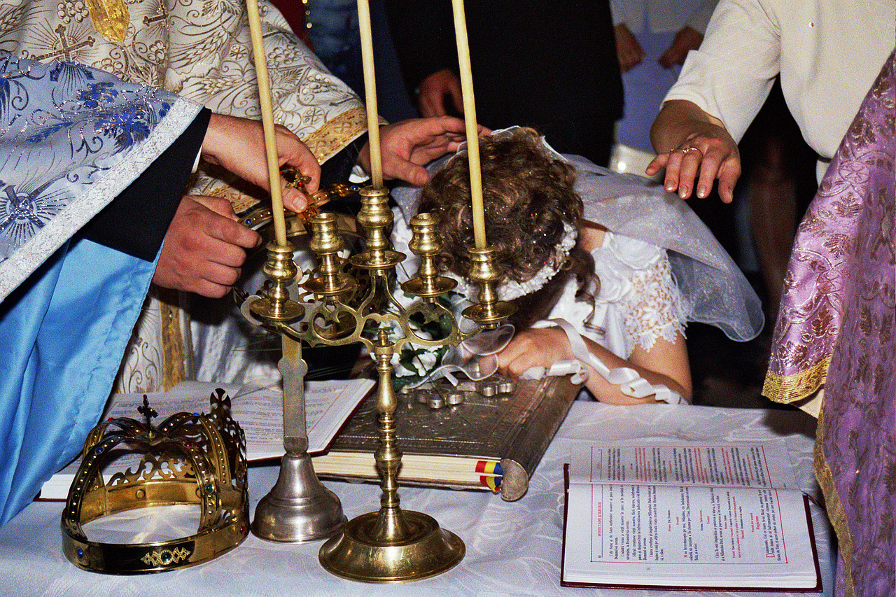 © <a href='http://rtol.de' title='Dynamische Webseiten mit (X)HTML, PHP, MySQL und CSS für Ihren Internet-Auftritt' target='_blank'>Thiel-IT</a>
Orthodoxe Hochzeit
August 2002
Rumänienfotos