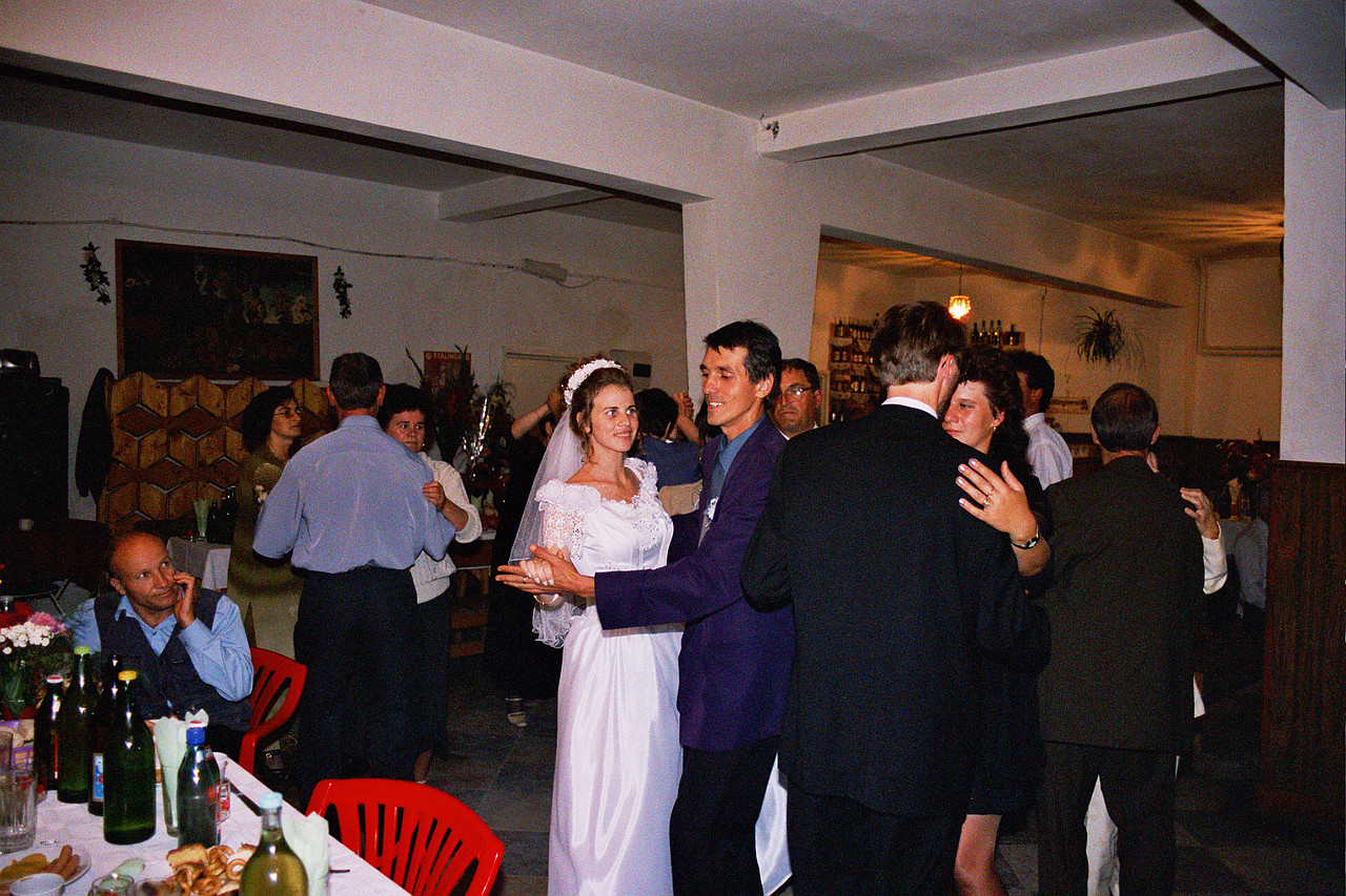 © <a href='http://rtol.de' title='Dynamische Webseiten mit (X)HTML, PHP, MySQL und CSS für Ihren Internet-Auftritt' target='_blank'>Thiel-IT</a>
Orthodoxe Hochzeit
August 2002
Rumänienfotos