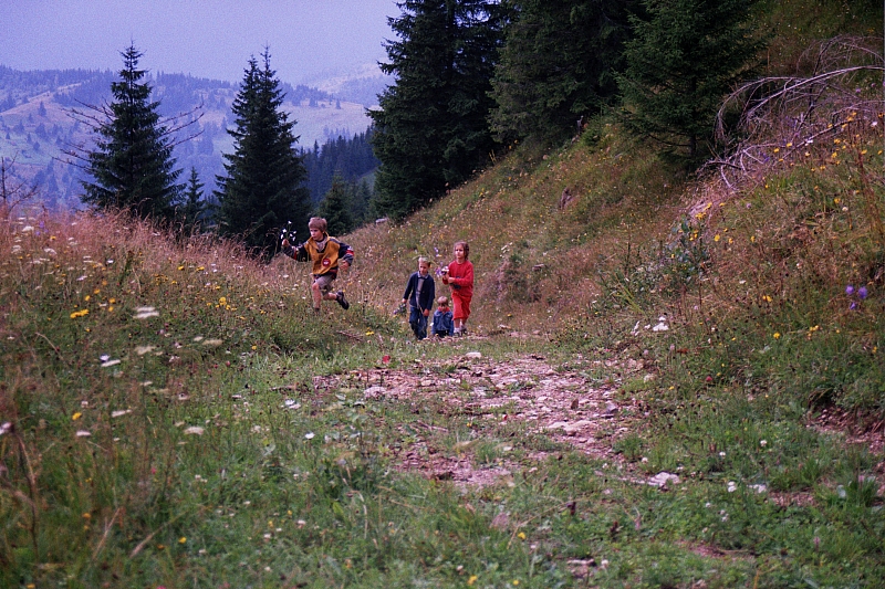 © R.Thiel
Die Kinder
August 2002
Rumänienfotos