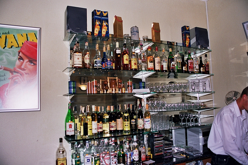 © R.Thiel
Reimars Cafe-Bar "CHEERS" (Fagaraş)
August 2003
Rumänienfotos