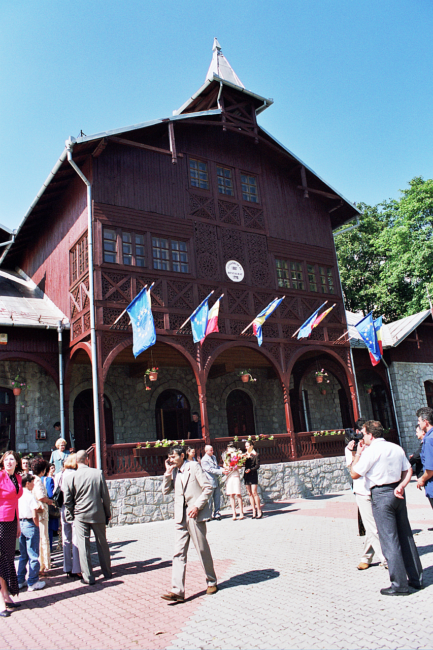 © R.Thiel
Standesamt (Primărie/Rathaus)
Hochzeit in Sinaia/Buşteni/Bucegi
Rumänienfotos