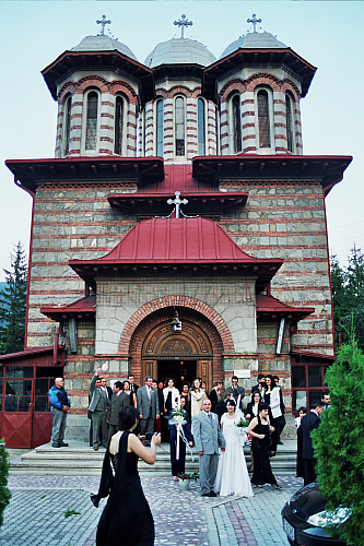 © R.Thiel
Kirche (Biserica)
Hochzeit in Sinaia/Buşteni/Bucegi
Rumänienfotos