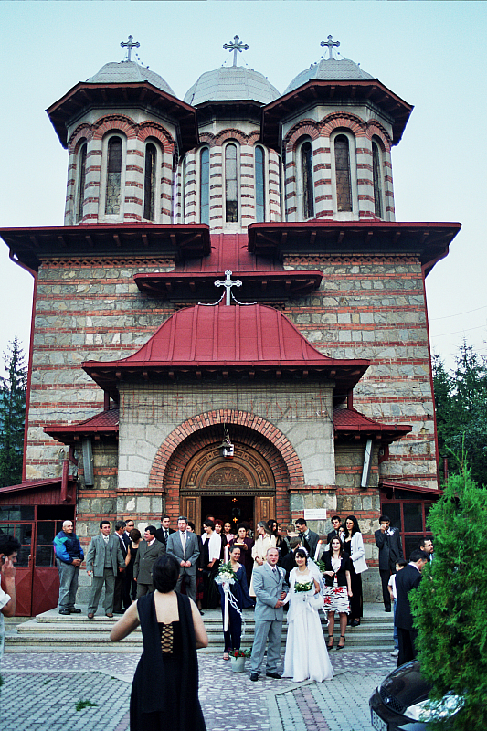 © R.Thiel
Kirche (Biserica)
Hochzeit in Sinaia/Buşteni/Bucegi
Rumänienfotos