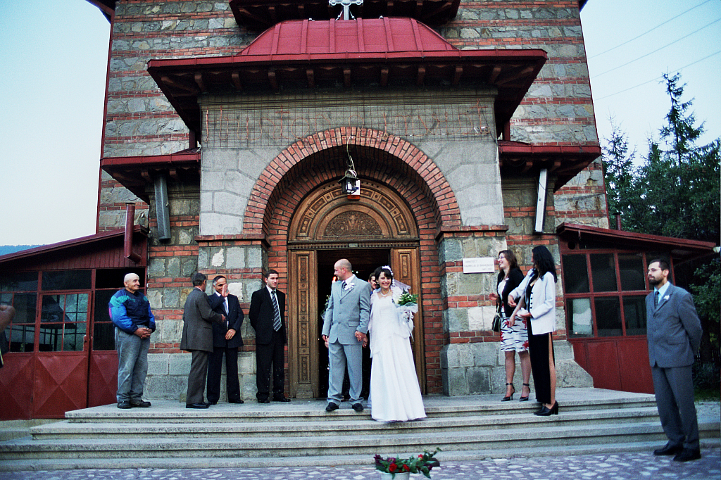 © R.Thiel
Kirche (Biserica)
Hochzeit in Sinaia/Buşteni/Bucegi
Rumänienfotos