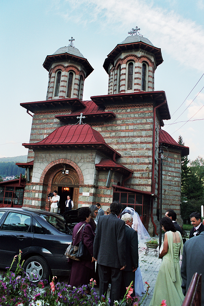 © R.Thiel
Kirche (Biserica)
Hochzeit in Sinaia/Buşteni/Bucegi
Rumänienfotos