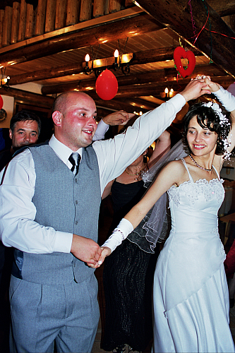 © R.Thiel
Party in der Cabana
Hochzeit in Sinaia/Buşteni/Bucegi
Rumänienfotos