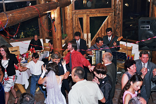 © R.Thiel
Party in der Cabana
Hochzeit in Sinaia/Buşteni/Bucegi
Rumänienfotos