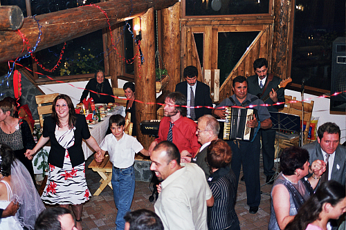 © R.Thiel
Party in der Cabana
Hochzeit in Sinaia/Buşteni/Bucegi
Rumänienfotos