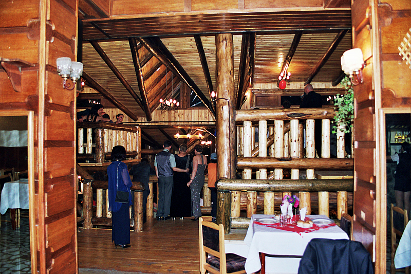 © R.Thiel
Party in der Cabana
Hochzeit in Sinaia/Buşteni/Bucegi
Rumänienfotos