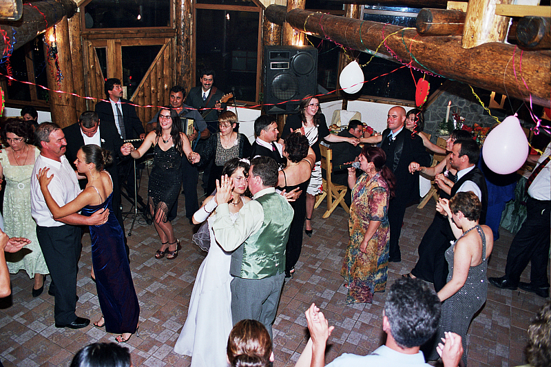 © R.Thiel
Party in der Cabana
Hochzeit in Sinaia/Buşteni/Bucegi
Rumänienfotos