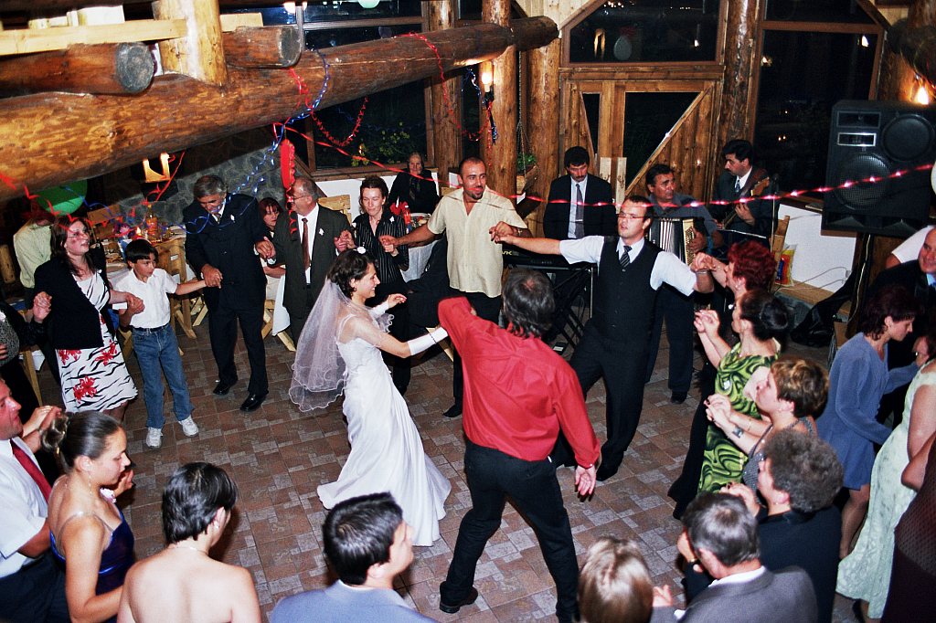 © R.Thiel
Party in der Cabana
Hochzeit in Sinaia/Buşteni/Bucegi
Rumänienfotos