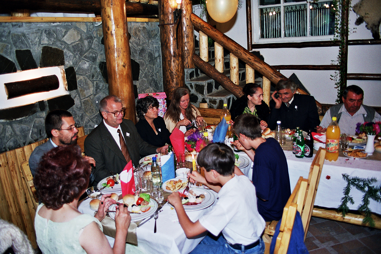 © R.Thiel
Party in der Cabana
Hochzeit in Sinaia/Buşteni/Bucegi
Rumänienfotos